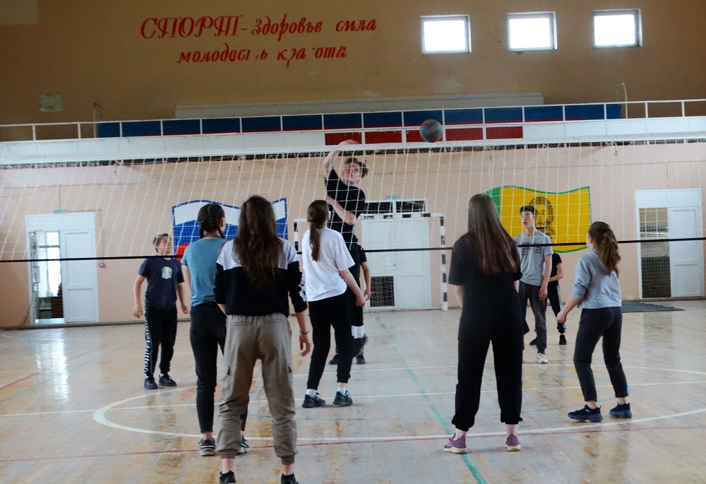 Среди девушек и юношей Иссинского района разыграли первенство по волейболу
