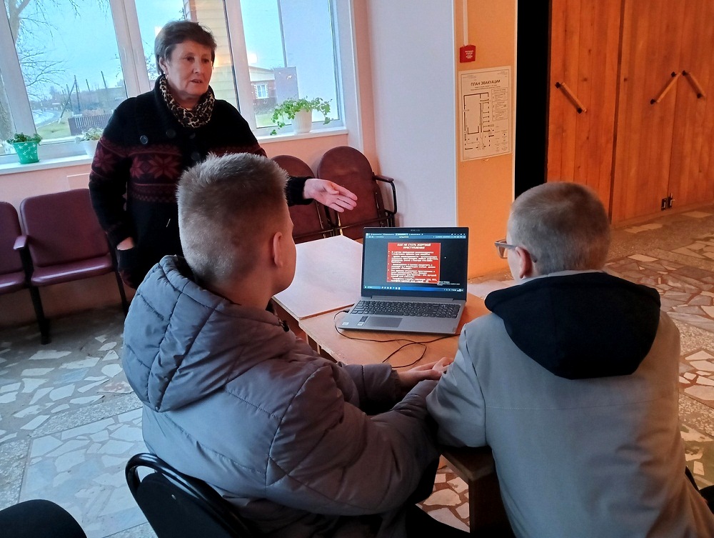 Культорганизатор Булычевского сельского дома культуры провела с детьми среднего возраста информационный час «Как не стать жертвой преступления»