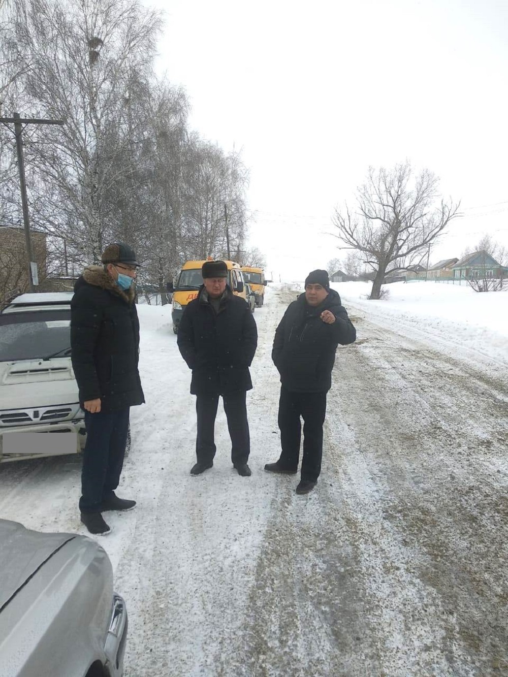 Заместитель главы администрации Иссинского района проконтролировал ход работ по  очистке и вывозу снега с дорог и мостовых сооружений района