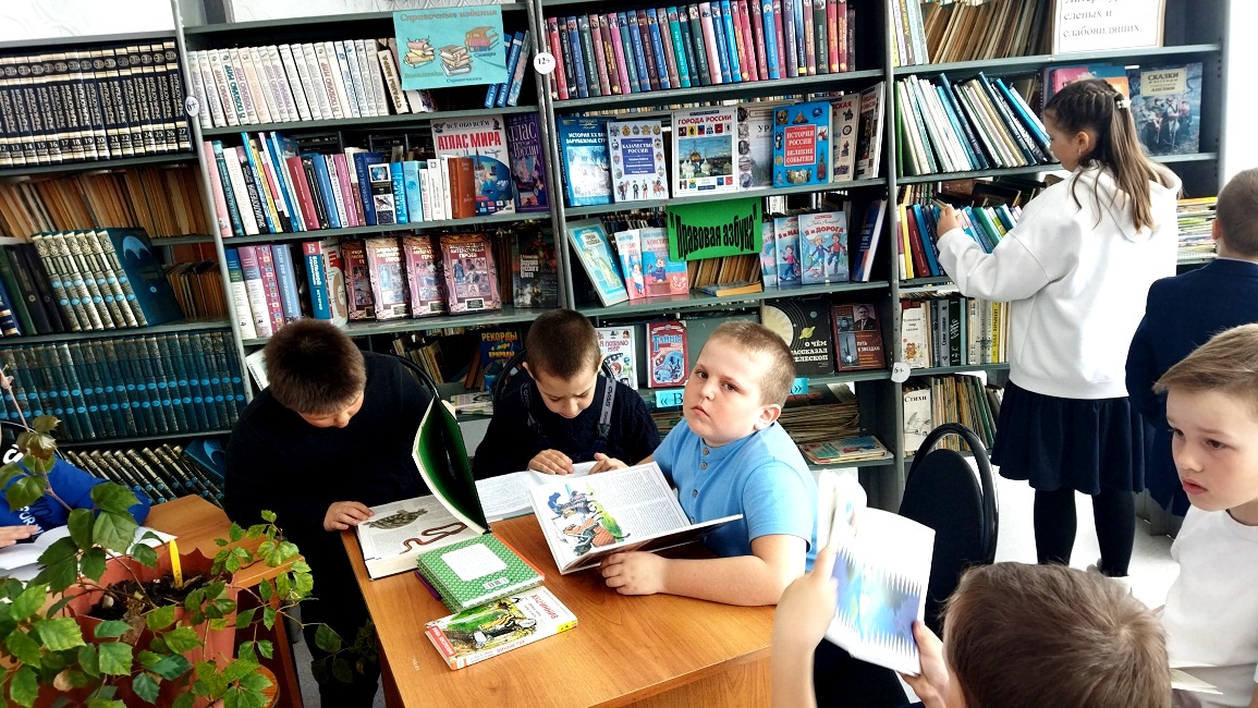 В библиотеке с. Булычево для ребят младшего школьного возраста прошел библиотечный урок «Книги бывают разные…» В библиотеке с. Булычево для ребят младшего школьного возраста прошел библиотечный урок «Книги бывают разные…»