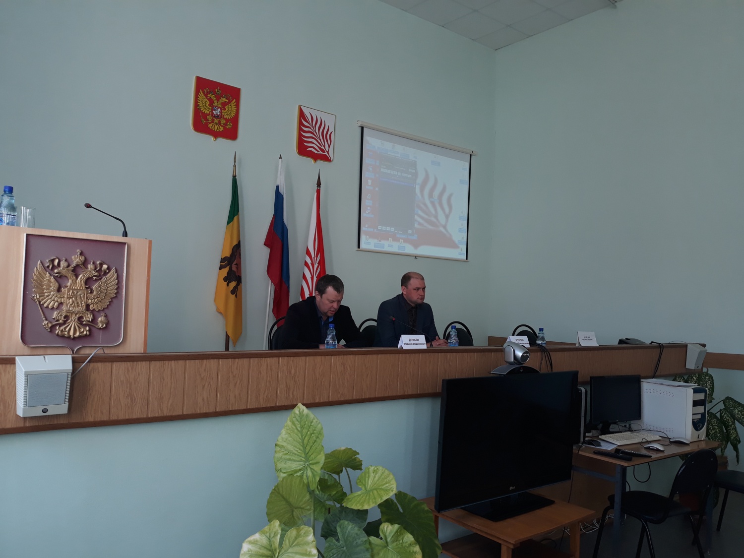 На 20 сессии депутаты иссинского райСобра внесли изменения в ряд нормативных актов и приняли в собственность
