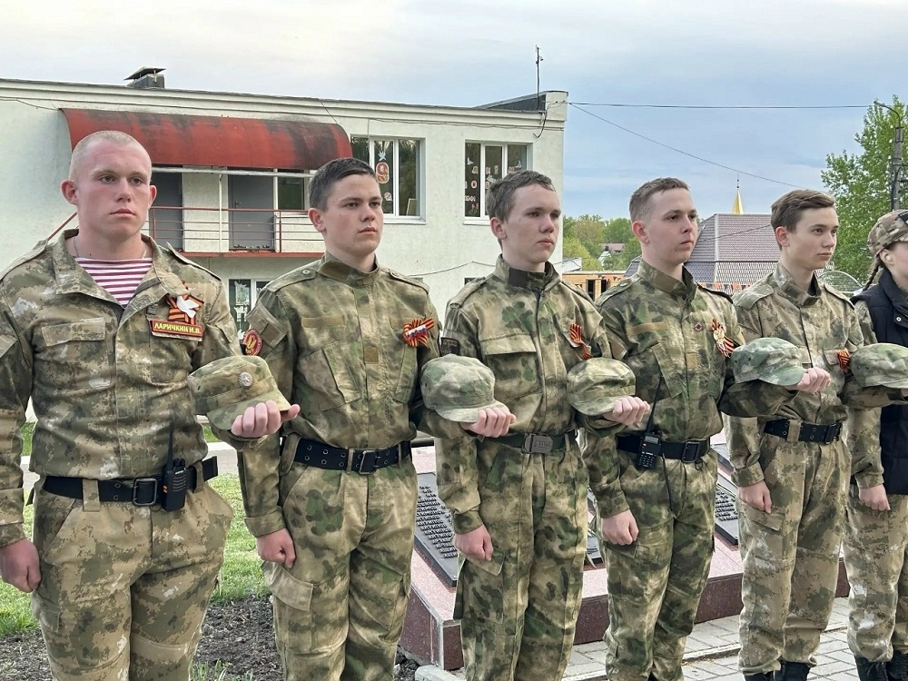 Светлой памяти павших в борьбе против фашизма. Минута молчания. Светлой памяти павших в борьбе против фашизма. Минута молчания.