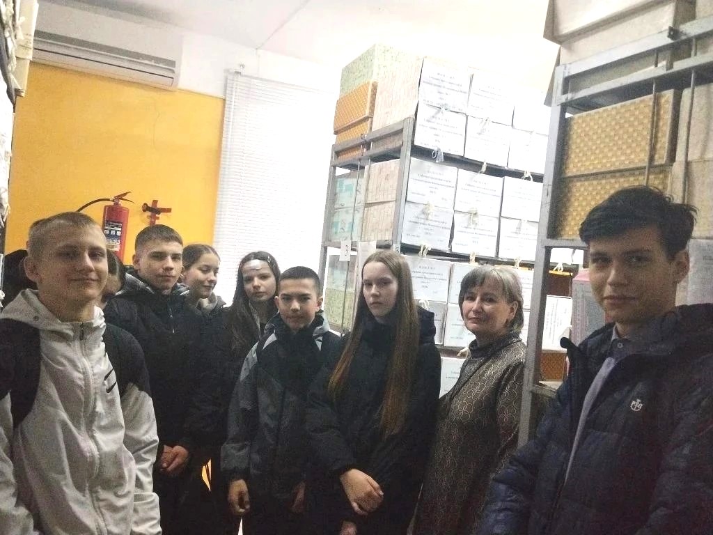 В рамках профориентационной недели проекта «Билет в будущее» обучающиеся  МБОУ «Лицей р.п. Исса имени Н.Н. Гаврилова» познакомились с работой архива