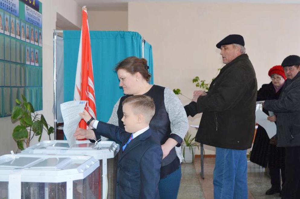 На 12 часов в Иссинском районе проголосовало около 44% избирателей