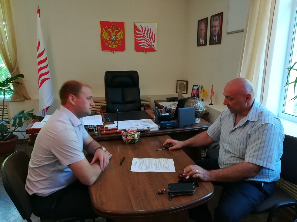 Глава администрации Иссинского района Николай Аргаткин провел личный прием предпринимателей Глава администрации Иссинского района Николай Аргаткин провел личный прием предпринимателей