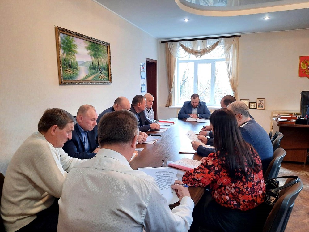 В Иссинском районе прошла очередная сессия Собрания представителей