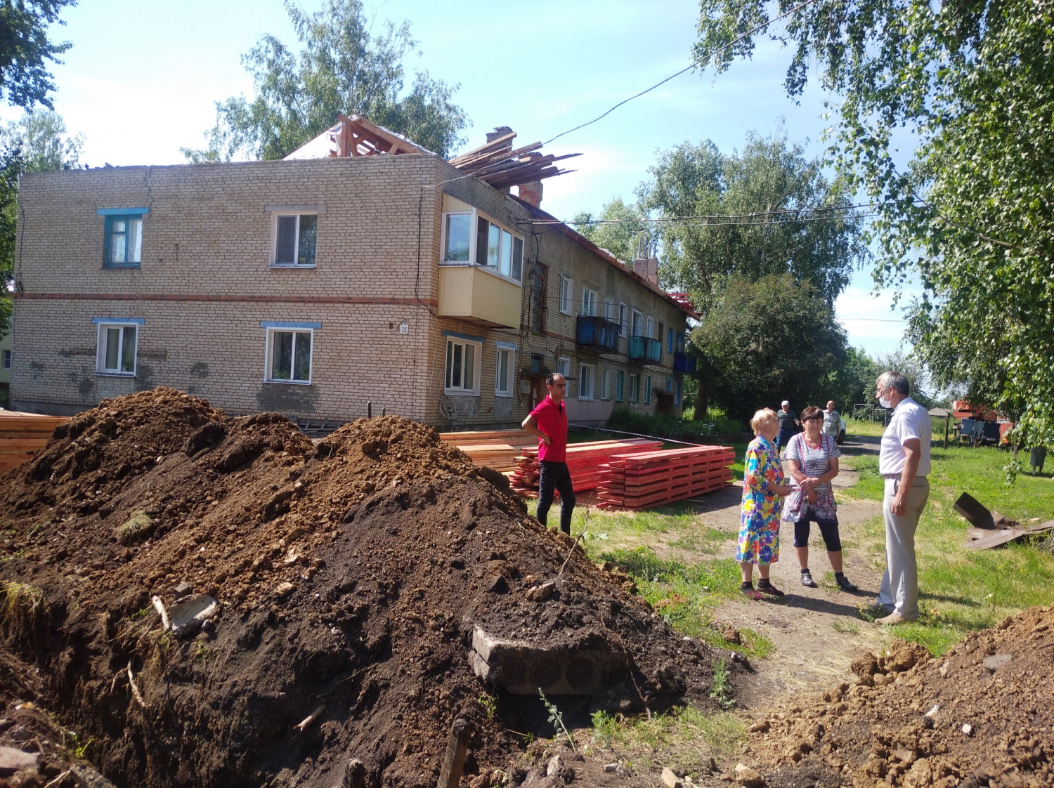 В Иссинском районе ведутся ремонтные работы кровли многоквартирного дома