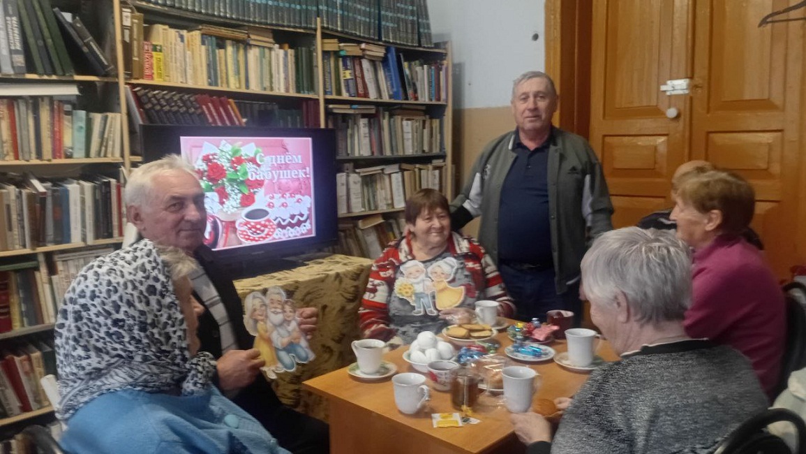 Посиделки  с чаепитием" Бабушка рядом с дедушкой" в библиотеке села Соловцово