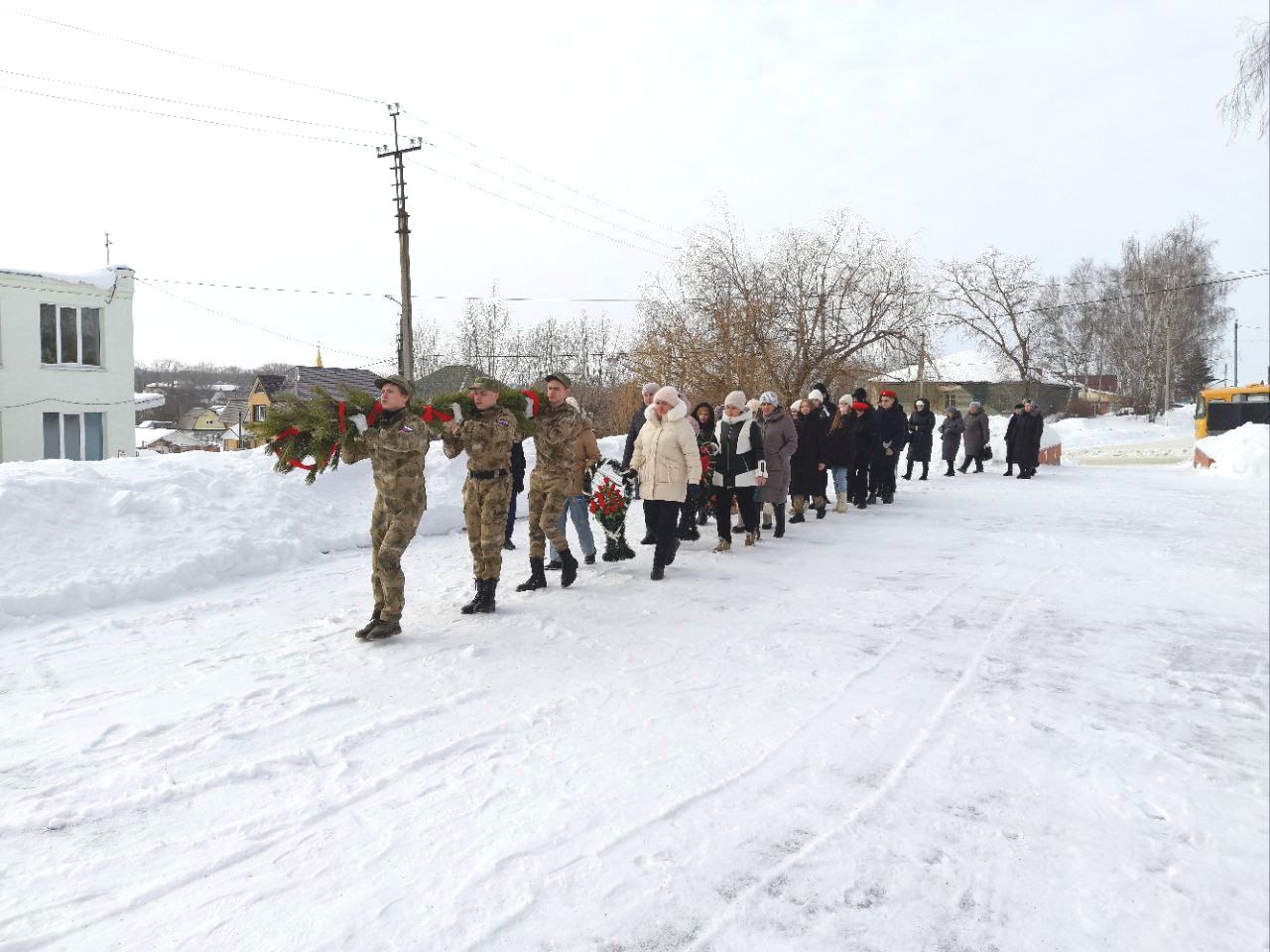 В Иссинском районе состоялось возложение цветов к памятной Стеле В Иссинском районе состоялось возложение цветов к памятной Стеле