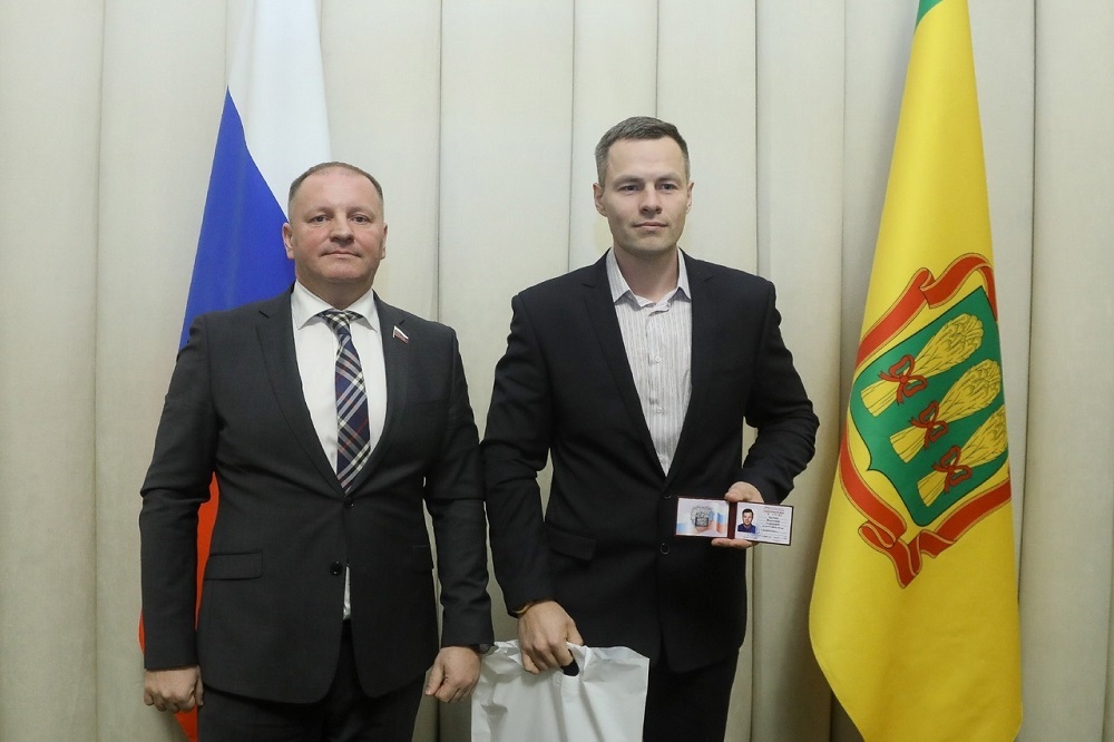 Тренеру-преподавателю ДЮСШ Иссинского района Владимиру Грушину присвоено звание "Мастер спорта Российской Федерации"