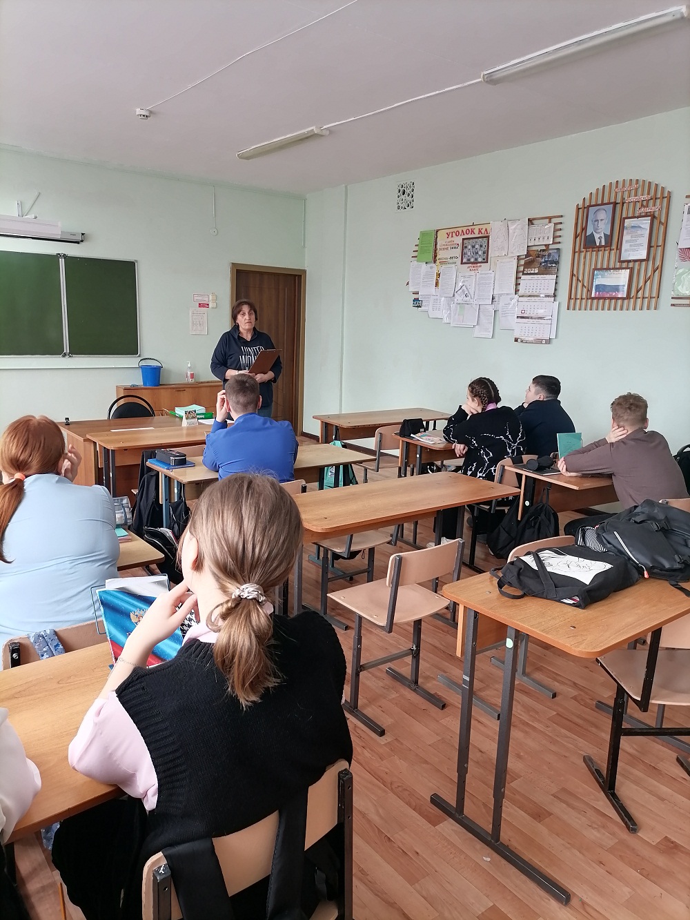 Библиотекарь Центральной районной библиотеки провела с учащимися Лицея р.п. Исса урок-беседу «Я отвечаю за свои поступки» Библиотекарь Центральной районной библиотеки провела с учащимися Лицея р.п. Исса урок-беседу «Я отвечаю за свои поступки»