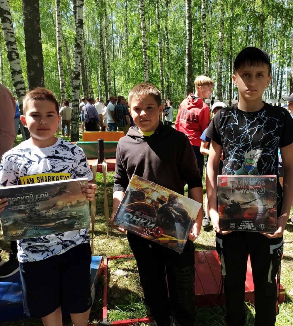 Кубок Иссинского района по армрестлингу ко Дню России определил сильнейших рукоборцев