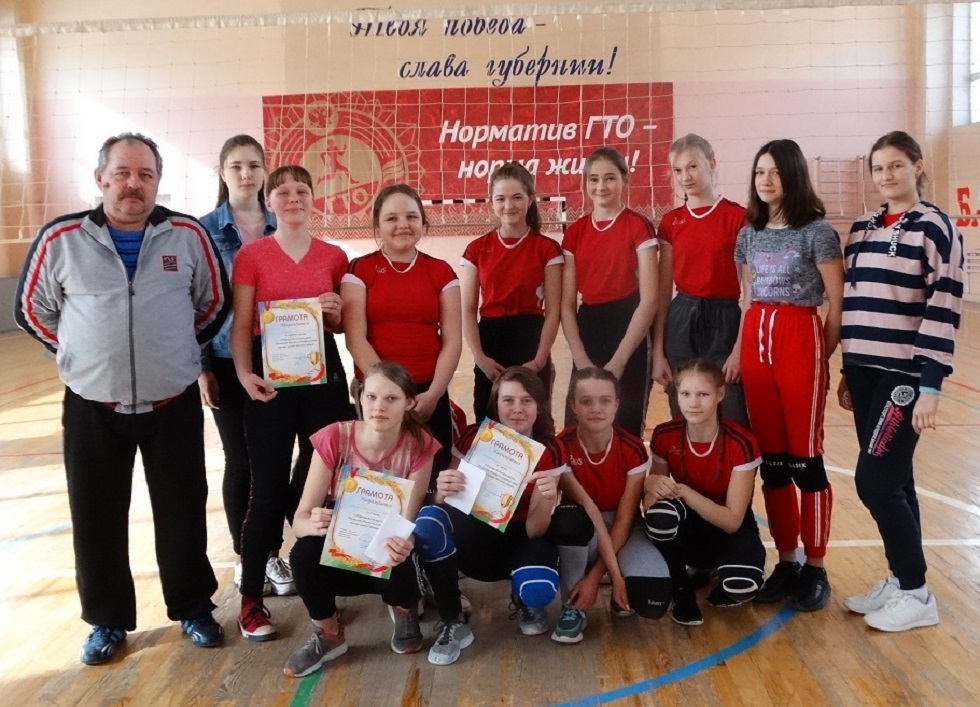 В физкультурно-оздоровительном комплексе "Исса" состоялся турнир Иссинского района по волейболу "Весенняя грация"