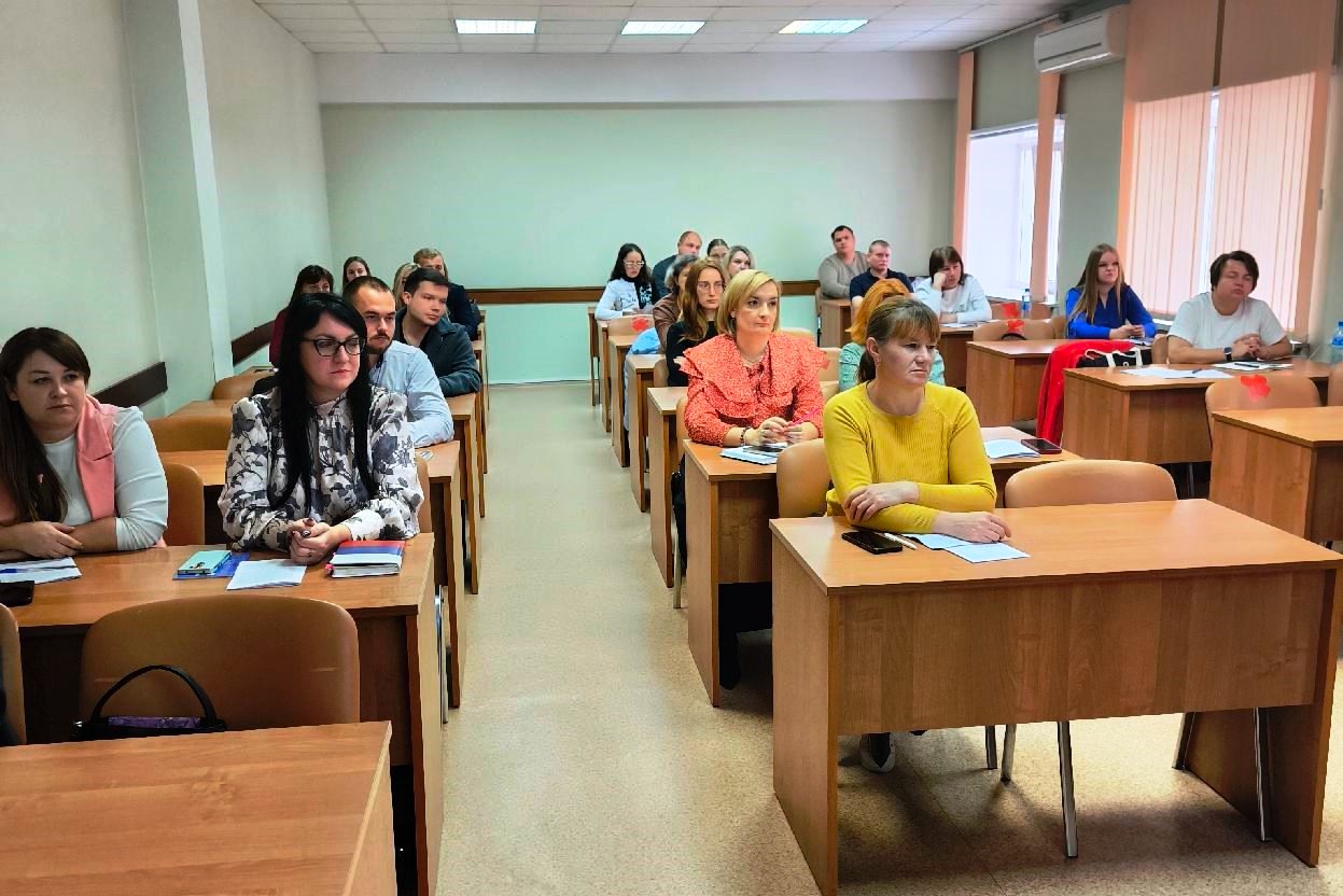 Для вновь принятых на работу государственных и муниципальных служащих организованы семинары по вопросам противодействия коррупции