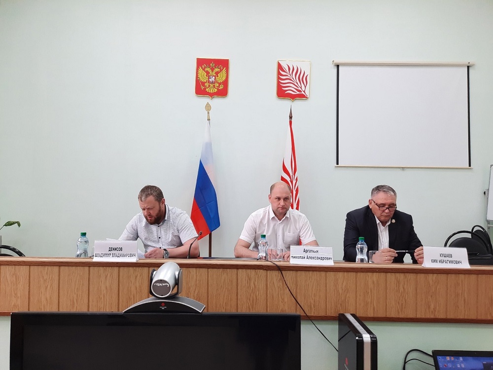 В Иссинском районе прошла очередная сессия Собрания представителей