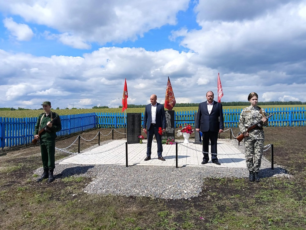 Открытие памятника Павшим за Родину в селе Кисловка