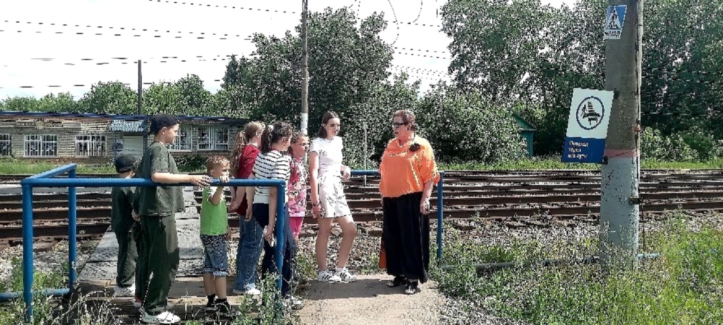 Безопасность в действии: в Булычево прошло мероприятие «Культурный пешеход»