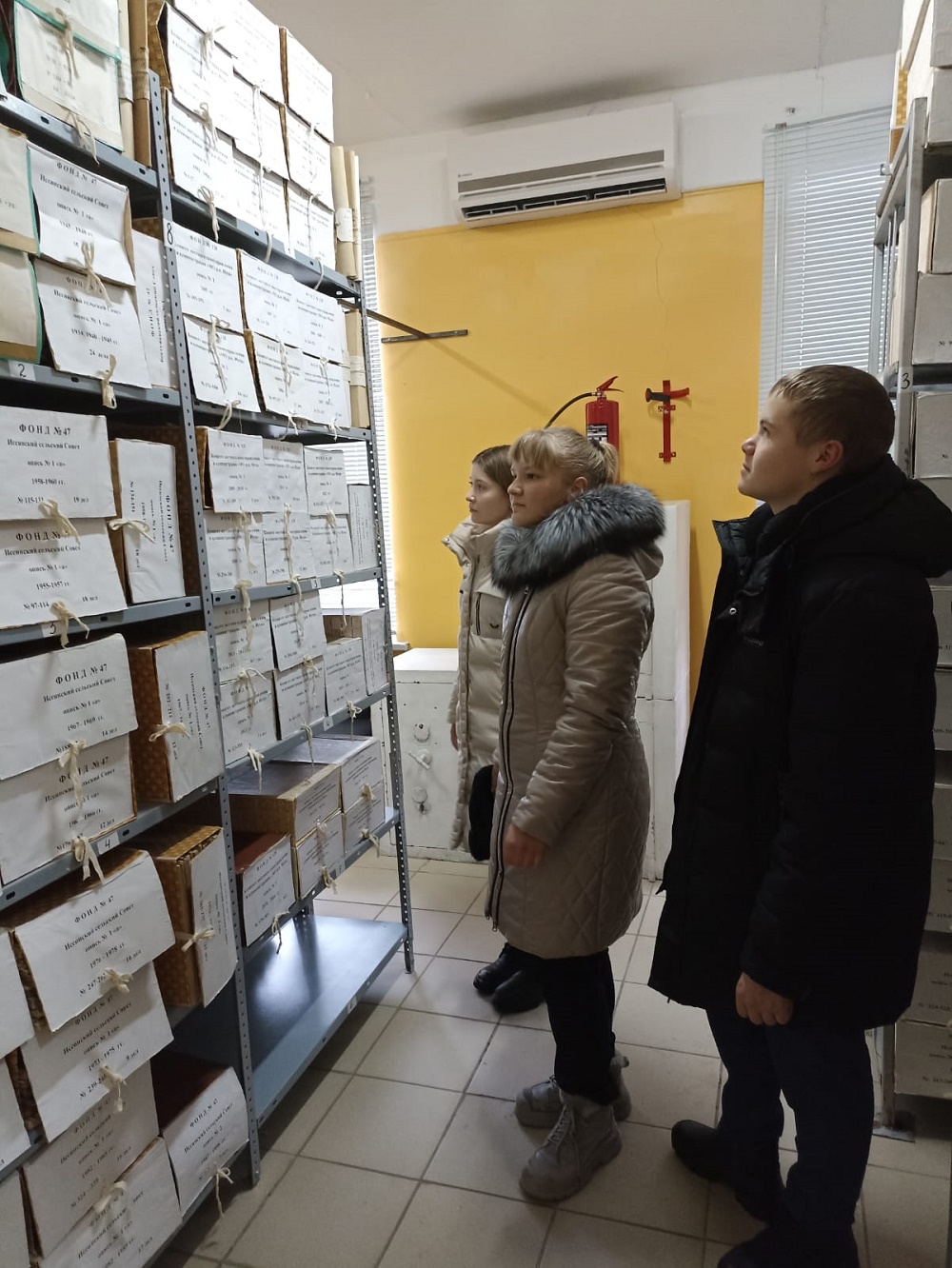 Сектор по делам архива администрации Иссинского района посетила группа учащихся 
