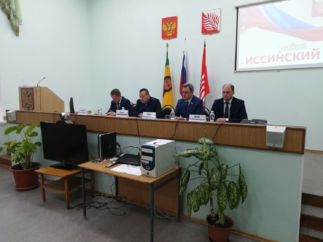 В Иссинском районе прошла очередная сессия Собрания представителей 