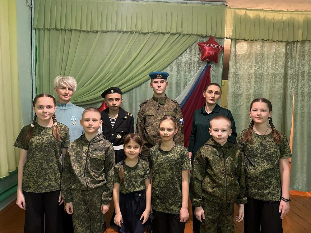 В честь Дня защитника Отечества в школе с. Дмитриевка прошёл благотворительный концерт "России доблестной сыны"