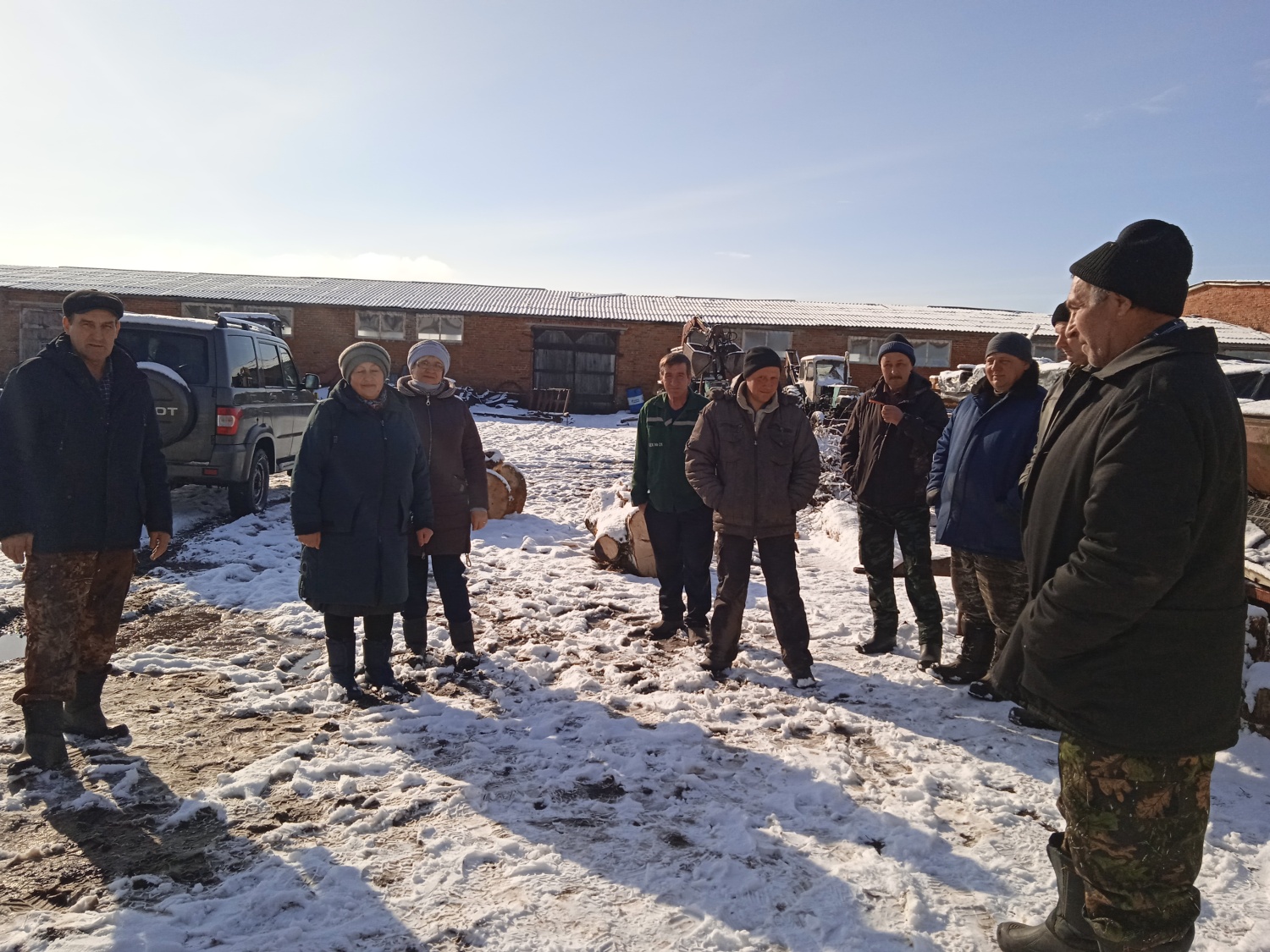 Депутат Собрания представителей Иссинского района Пензенской области Владимир Антонов встретился с населением села Новотрёхсвятское