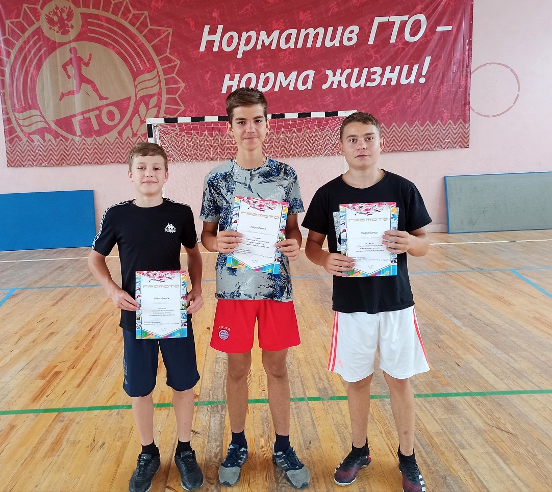Призеры Чемпионата Иссинского района по настольному теннису посвятили свои победы Дню физкультурника