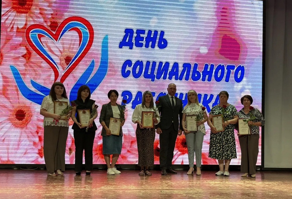 «Тепло сердец и признание заслуг: в Иссинском районе отметили День социального работника» «Тепло сердец и признание заслуг: в Иссинском районе отметили День социального работника»