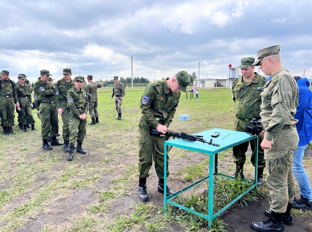 Участники сборов «Гвардеец» побывали на полевых учениях