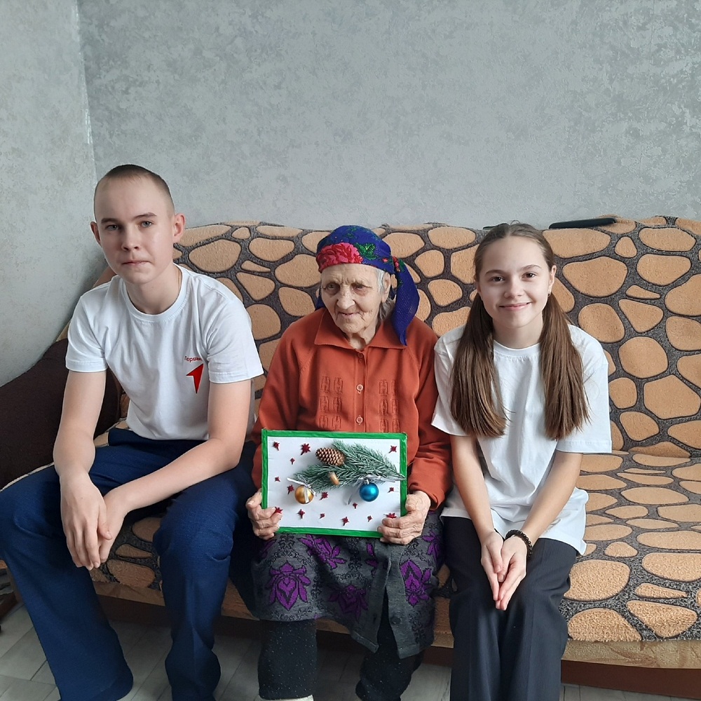 Поздравили самого старейшего жителя села Дмитриевки, труженицу тыла в Великую Отечественную войну Милову Валентину Яковлевну Поздравили самого старейшего жителя села Дмитриевки, труженицу тыла в Великую Отечественную войну Милову Валентину Яковлевну