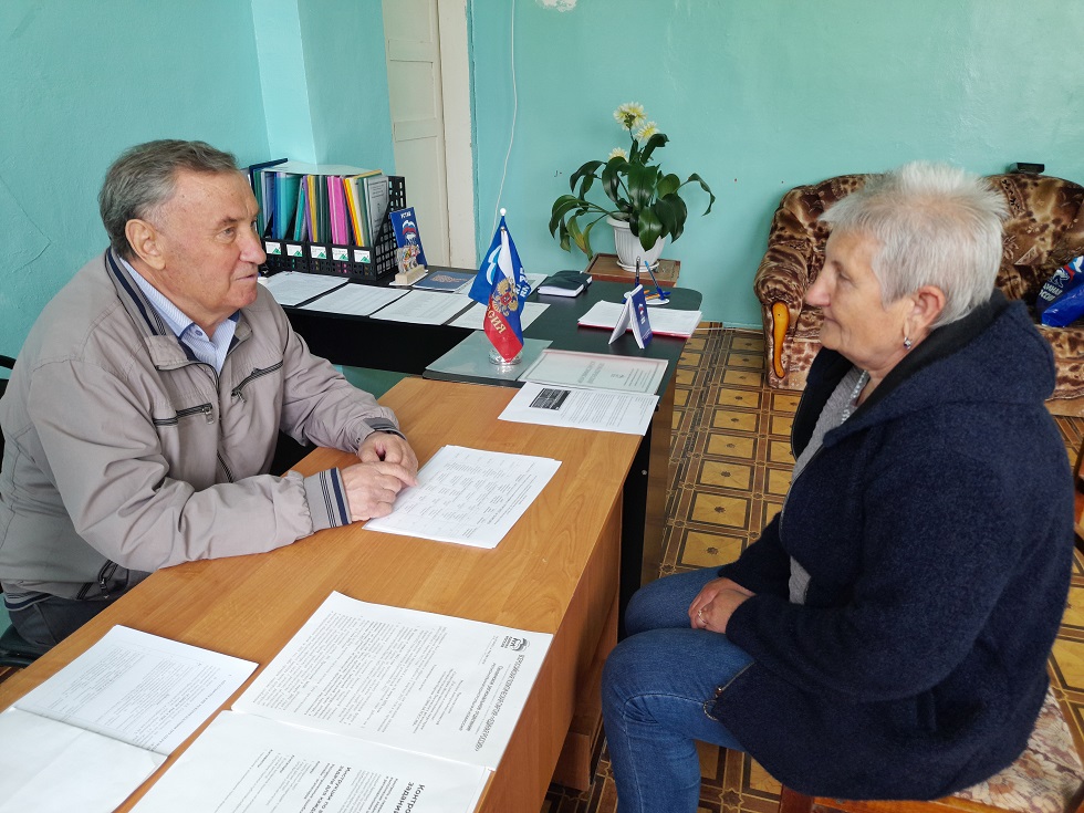 Депутат Собрания представителей Иссинского района Пензенской области Евгений Денисов провел прием населения Депутат Собрания представителей Иссинского района Пензенской области Евгений Денисов провел прием населения
