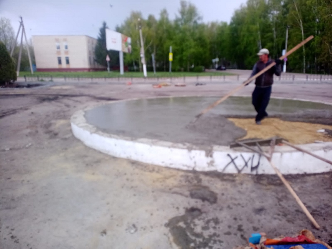 В Иссе продолжаются работы в рамках проекта "Формирование комфортной городской среды"