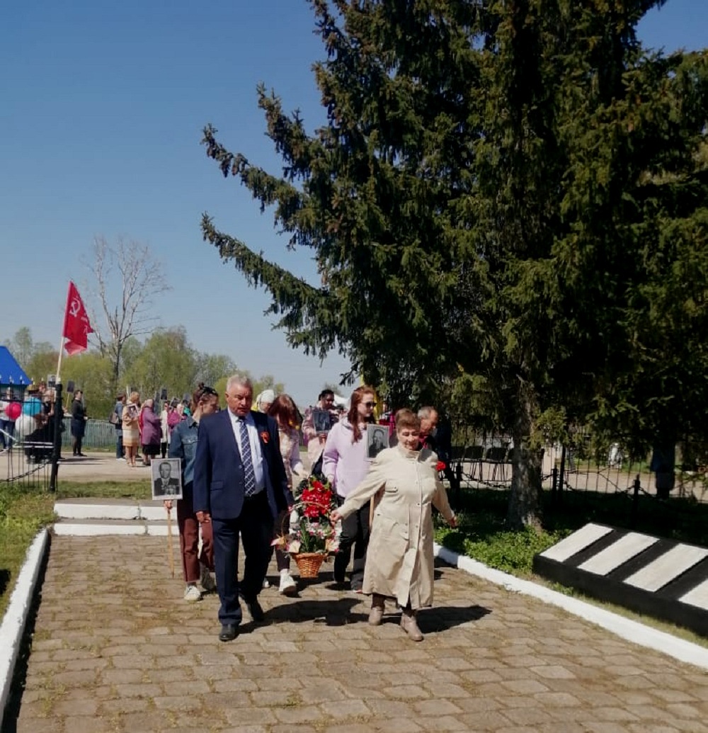 В с. Каменный Брод прошёл митинг «Память жива» и акция «Бессмертный полк» В с. Каменный Брод прошёл митинг «Память жива» и акция «Бессмертный полк»