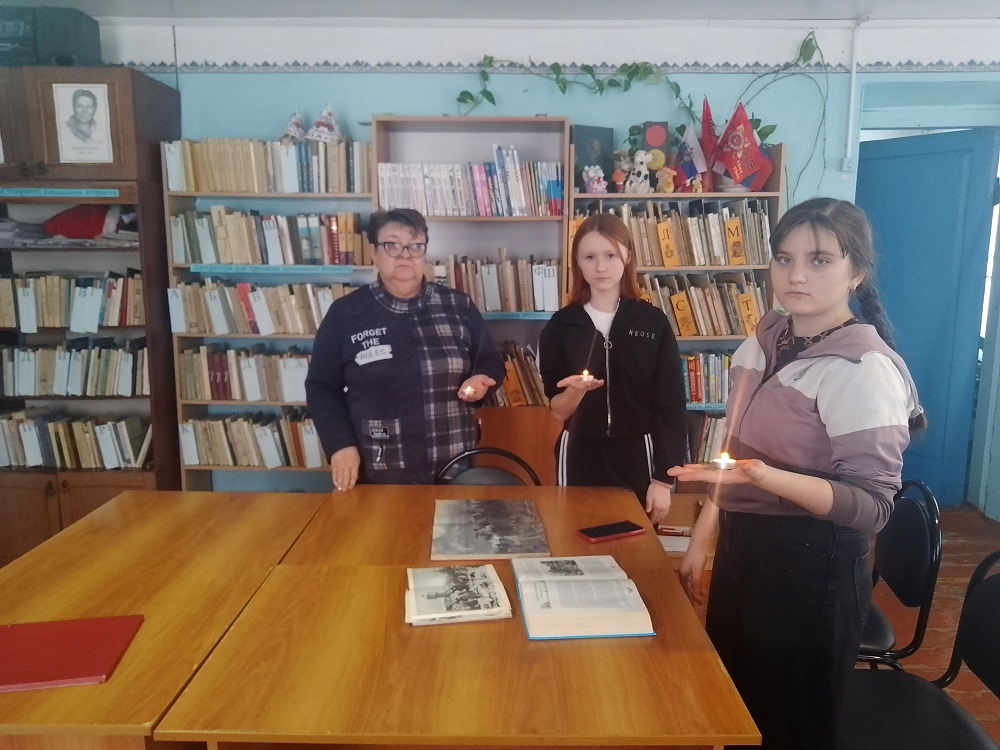 В библиотеке свх. Маяк проведен урок мужества «Сталинград – гордая память истории»