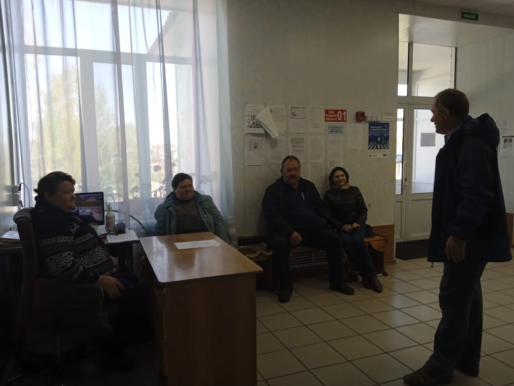 Руководитель местного исполнительного комитета Иссинского МО ПРО ВПП «Единая Россия» Владимир Ларичкин встретился с трудовым коллективом детско-юношеской спортивной школы Руководитель местного исполнительного комитета Иссинского МО ПРО ВПП «Единая Россия» Владимир Ларичкин встретился с трудовым коллективом детско-юношеской спортивной школы