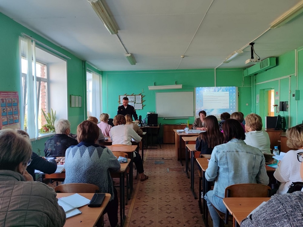 В Иссинском районе прошел августовский педагогический совет, в котором приняли участие сотрудники Госавтоинспекции