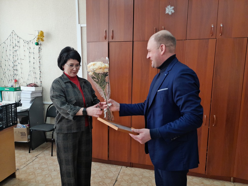Глава Иссинского района Николай Аргаткин встретился с трудовым коллективом Центра оказания услуг Глава Иссинского района Николай Аргаткин встретился с трудовым коллективом Центра оказания услуг