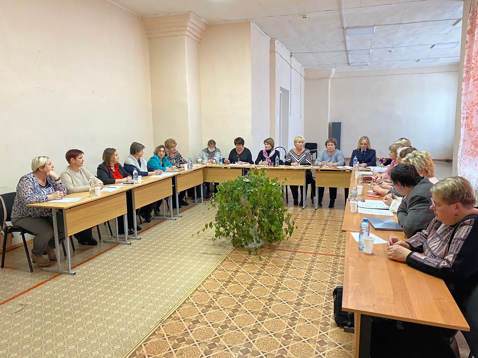 В Иссинском районе прошел круглый стол в сфере профилактики безнадзорности несовершеннолетних и семейного неблагополучия В Иссинском районе прошел круглый стол в сфере профилактики безнадзорности несовершеннолетних и семейного неблагополучия