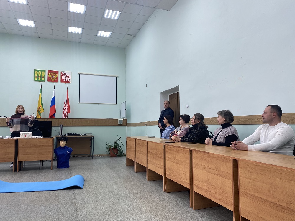 В Иссинском районе проводятся учебные занятия по  массовому обучению населения навыкам оказания первой помощи