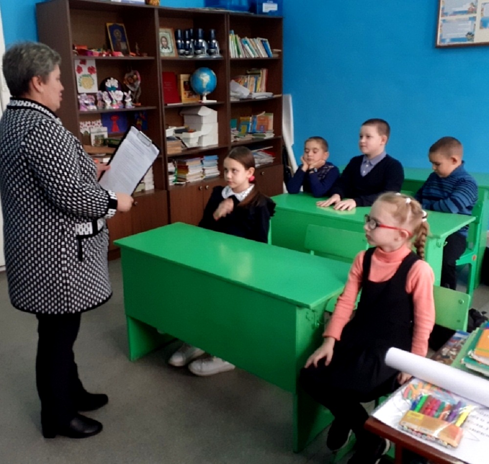 В библиотеке с. Уварово прошел информационный час «Дружба без границ» В библиотеке с. Уварово прошел информационный час «Дружба без границ»