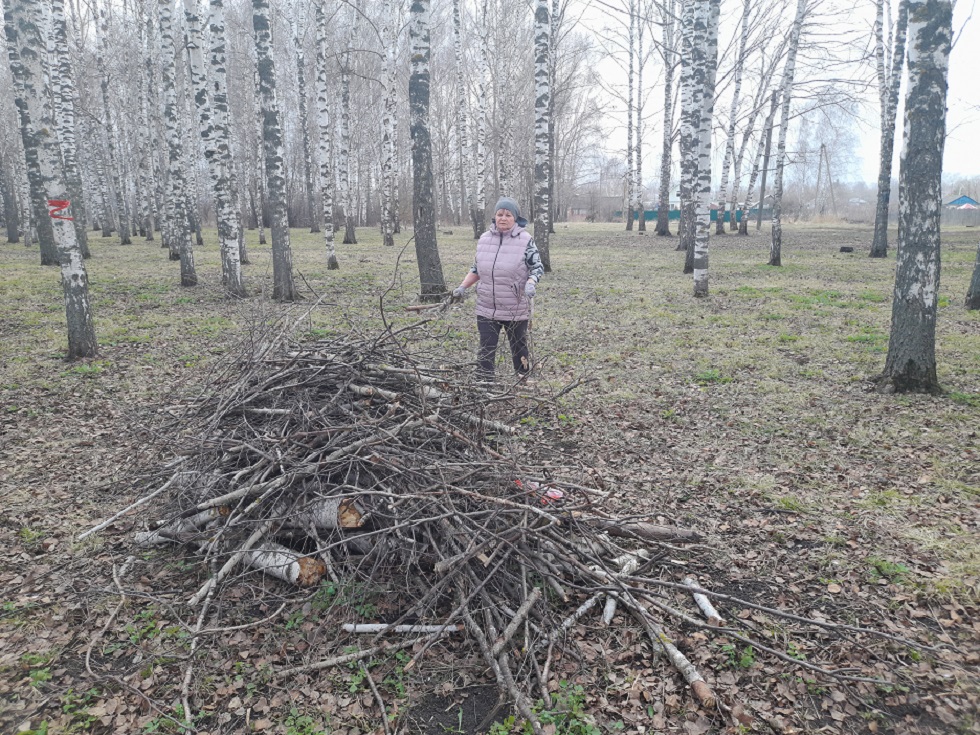 В Иссинском районе продолжаются мероприятия по благоустройству территорий