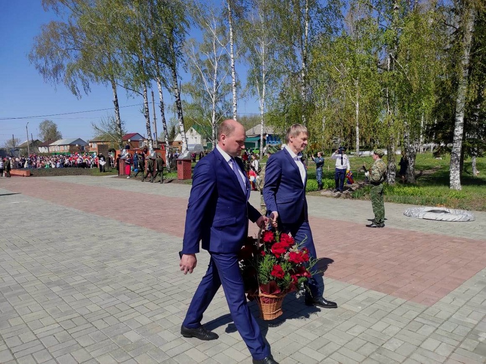 В Иссинском районе прошло возложение цветов, посвященное празднованию 77-й годовщины Великой Победы В Иссинском районе прошло возложение цветов, посвященное празднованию 77-й годовщины Великой Победы