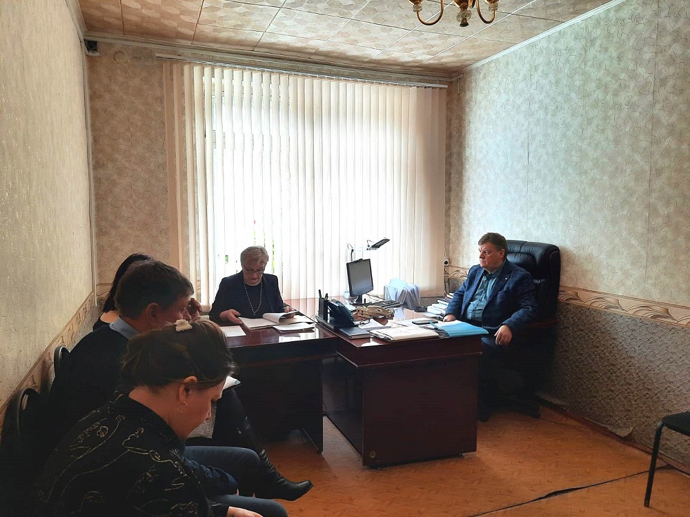 В администрации Иссинского района состоялось очередное заседание межведомственной комиссии по вопросу оказания государственной социальной помощи на основании социального контракта