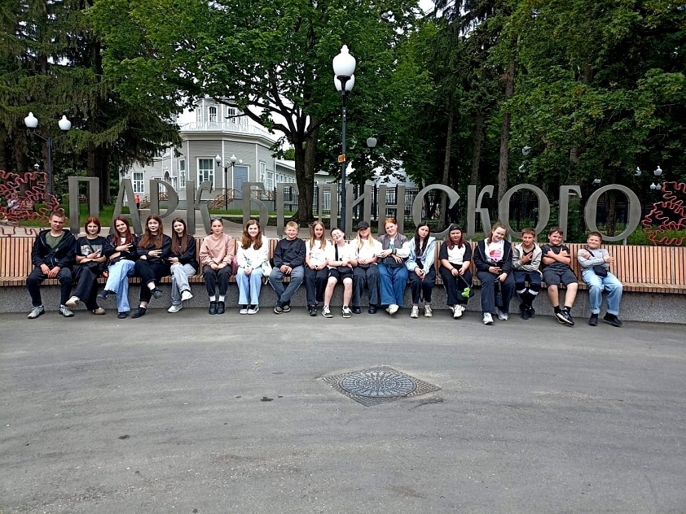 Воспитанники пришкольного лагеря посетили Парк культуры и отдыха имени В. Г. Белинского