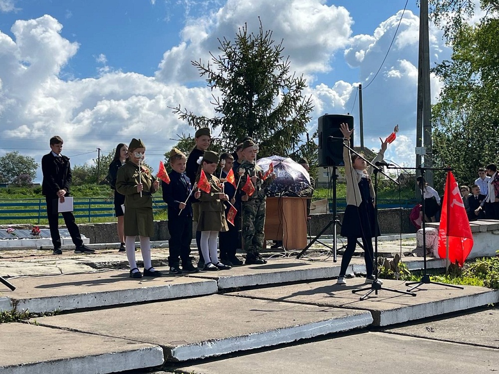 В селе Соловцово состоялся торжественный митинг-концерт, посвященный празднику Дню Победы