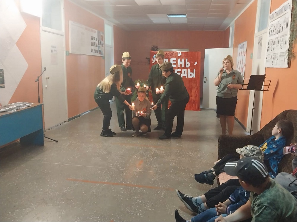 Библиотекарь села Бекетовка провела литературно – музыкальную композицию «Этот праздник со слезами на глазах» Библиотекарь села Бекетовка провела литературно – музыкальную композицию «Этот праздник со слезами на глазах»