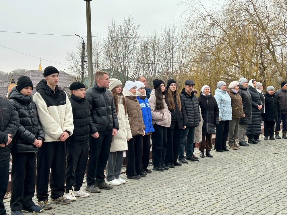 Молодогвардейцы Иссинского района приняли участие в мероприятии, посвященном Дню Неизвестного Солдата Молодогвардейцы Иссинского района приняли участие в мероприятии, посвященном Дню Неизвестного Солдата