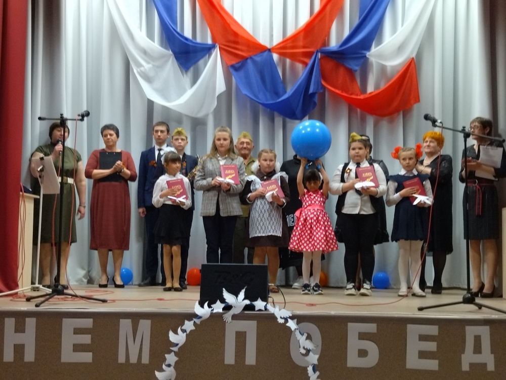 В СДК с.Каменный Брод прошёл праздничный концерт «Майский вальс», посвящённый Дню Победы