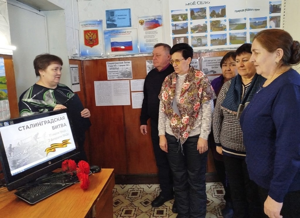 Час исторической памяти "Не уйдёт из памяти война" в библиотеке села Уварово Иссинского района Час исторической памяти "Не уйдёт из памяти война" в библиотеке села Уварово Иссинского района