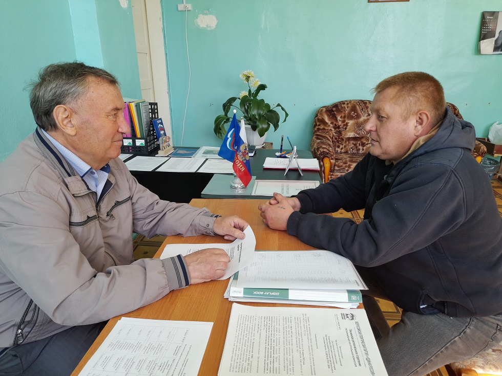 Депутат Собрания представителей Иссинского района Пензенской области Евгений Денисов провел прием населения Депутат Собрания представителей Иссинского района Пензенской области Евгений Денисов провел прием населения