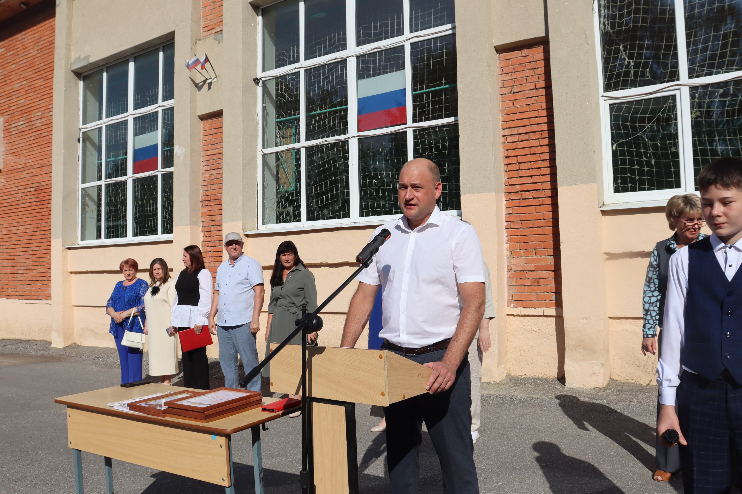 День знаний в Иссинском районе прошёл ярко и торжественно День знаний в Иссинском районе прошёл ярко и торжественно